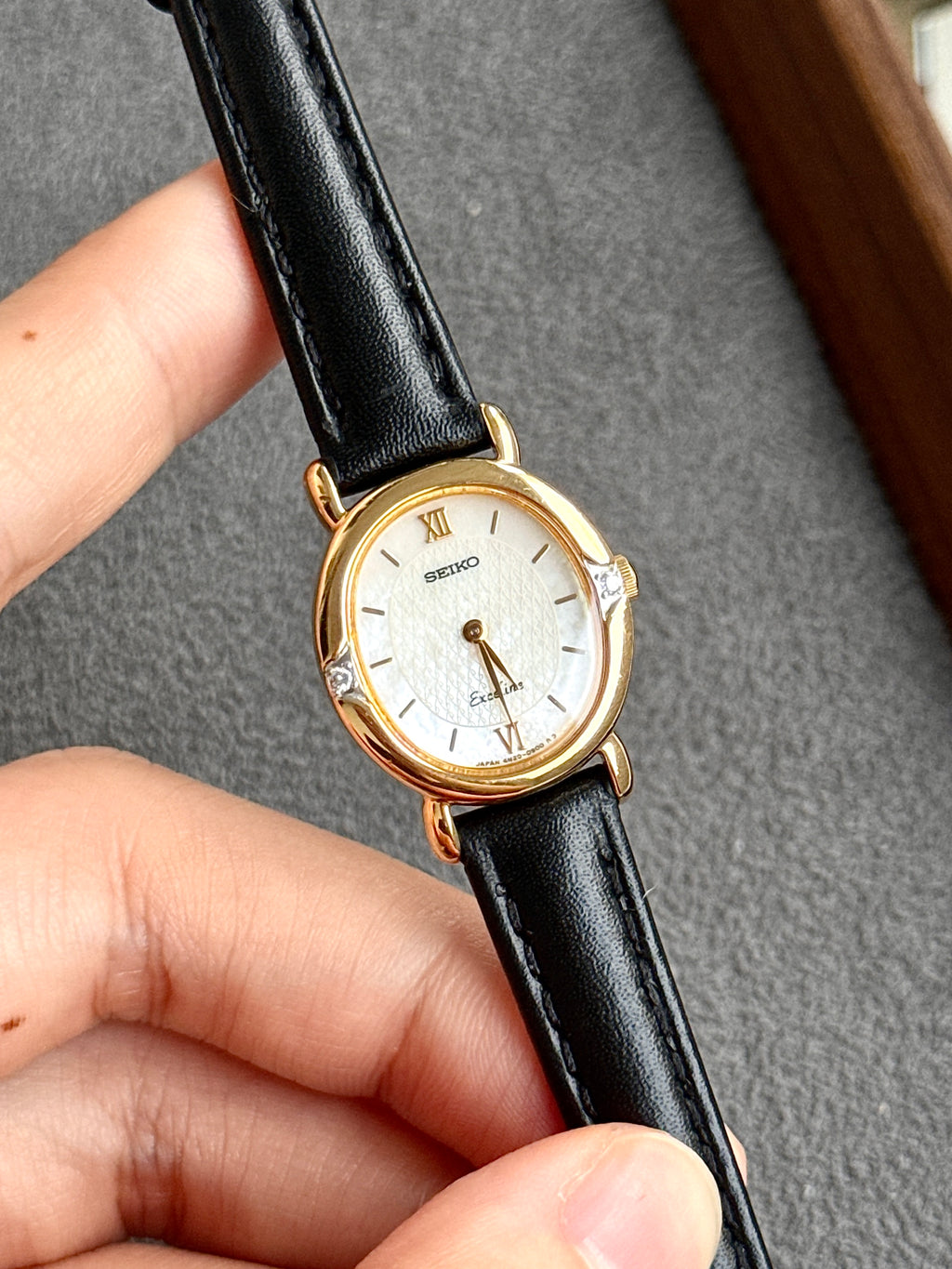 Rare Vintage 1990-2000s Seiko Exceline Mother-of-pearl Oval Dial with Diamonds