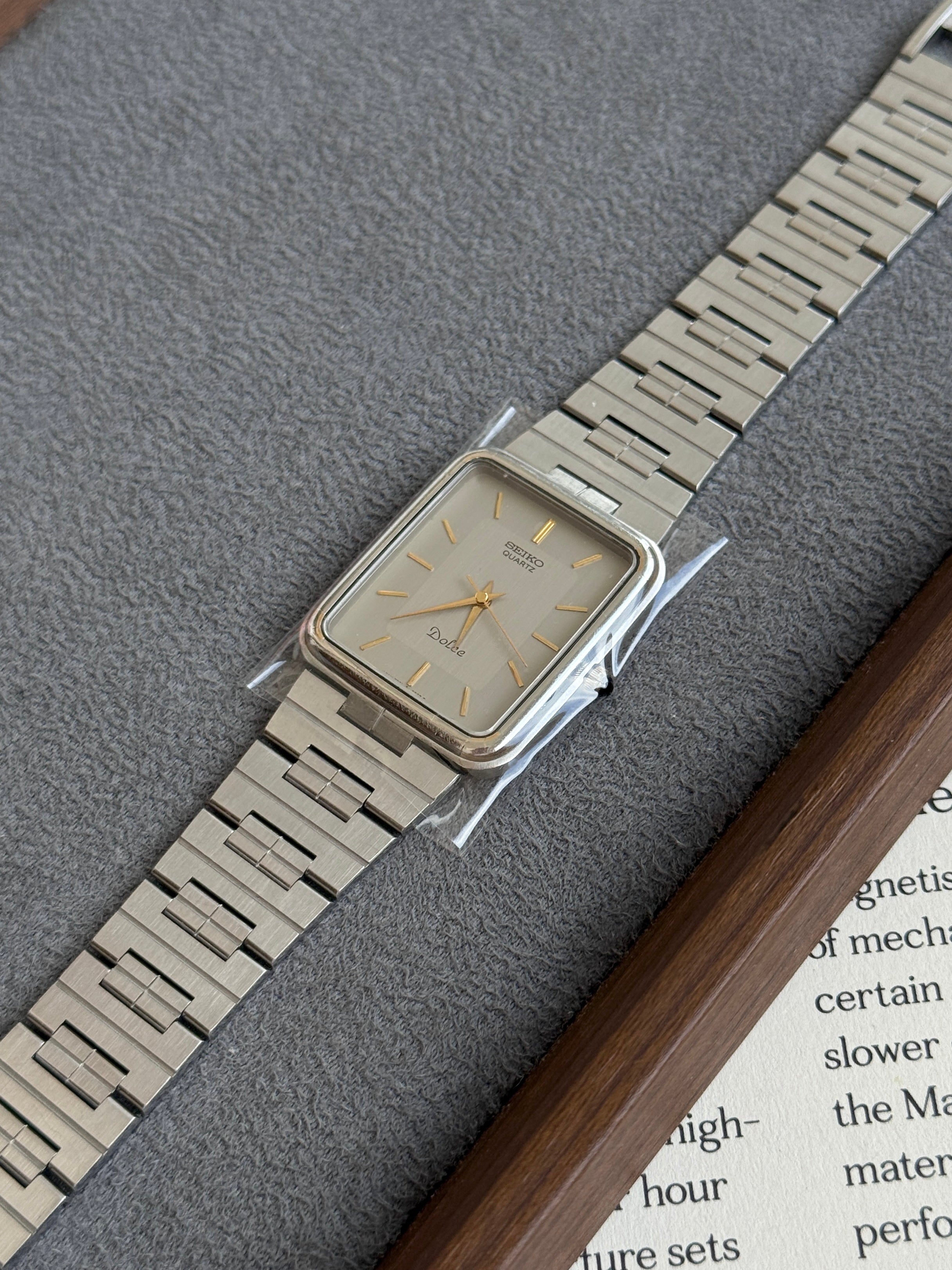 Rare 1980s Vintage 27mm Seiko Dolce Window Pane Links
