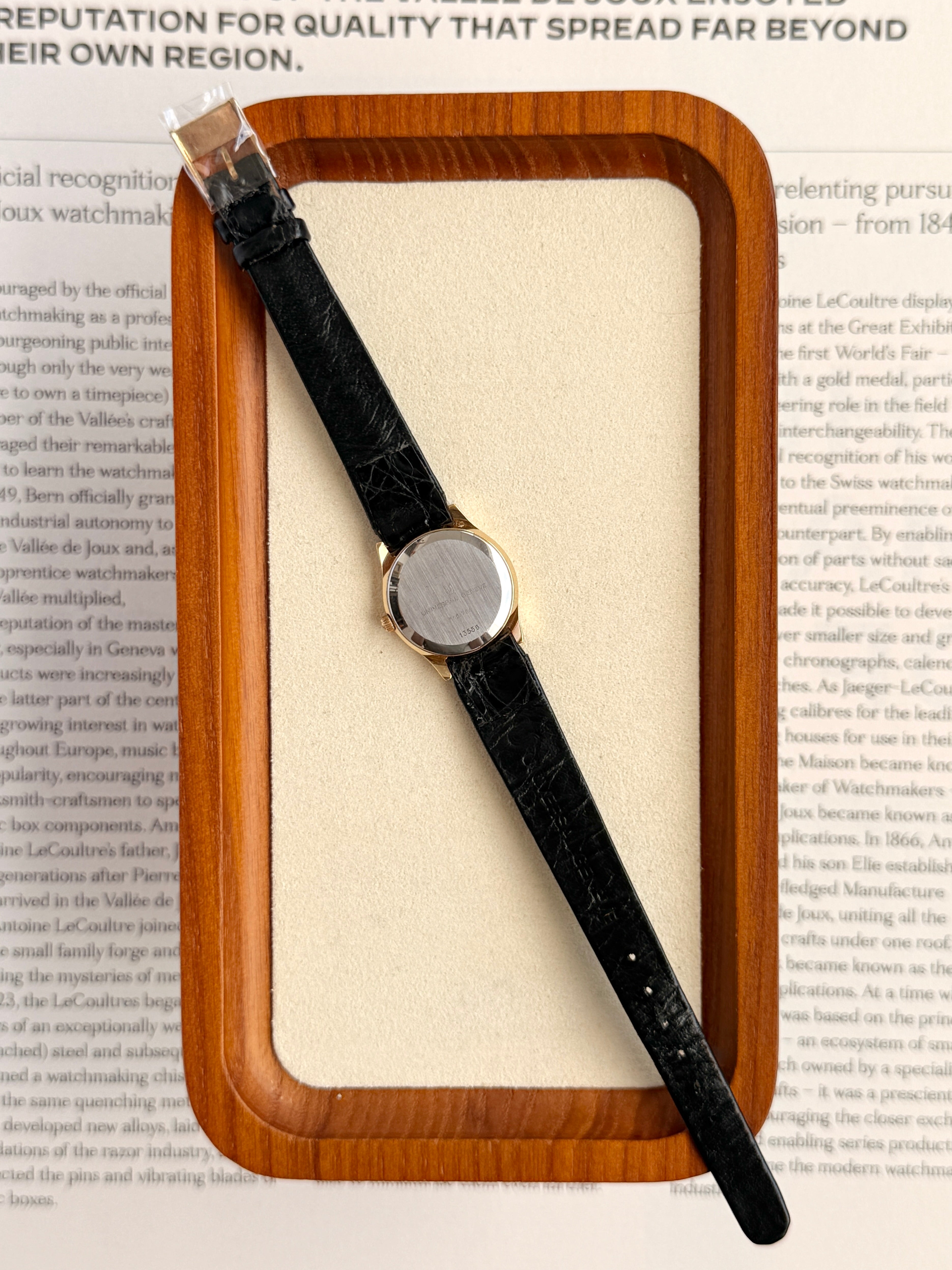 Rare Full Original Vintage Universal Geneve Gold-plated Sunburst Dial