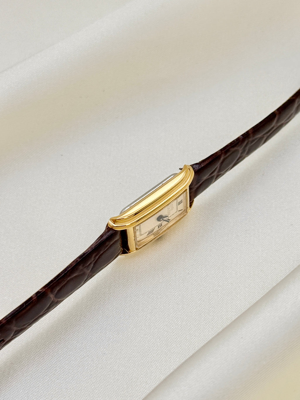 Estée Lauder Classic Roman Numerals Petite Tank