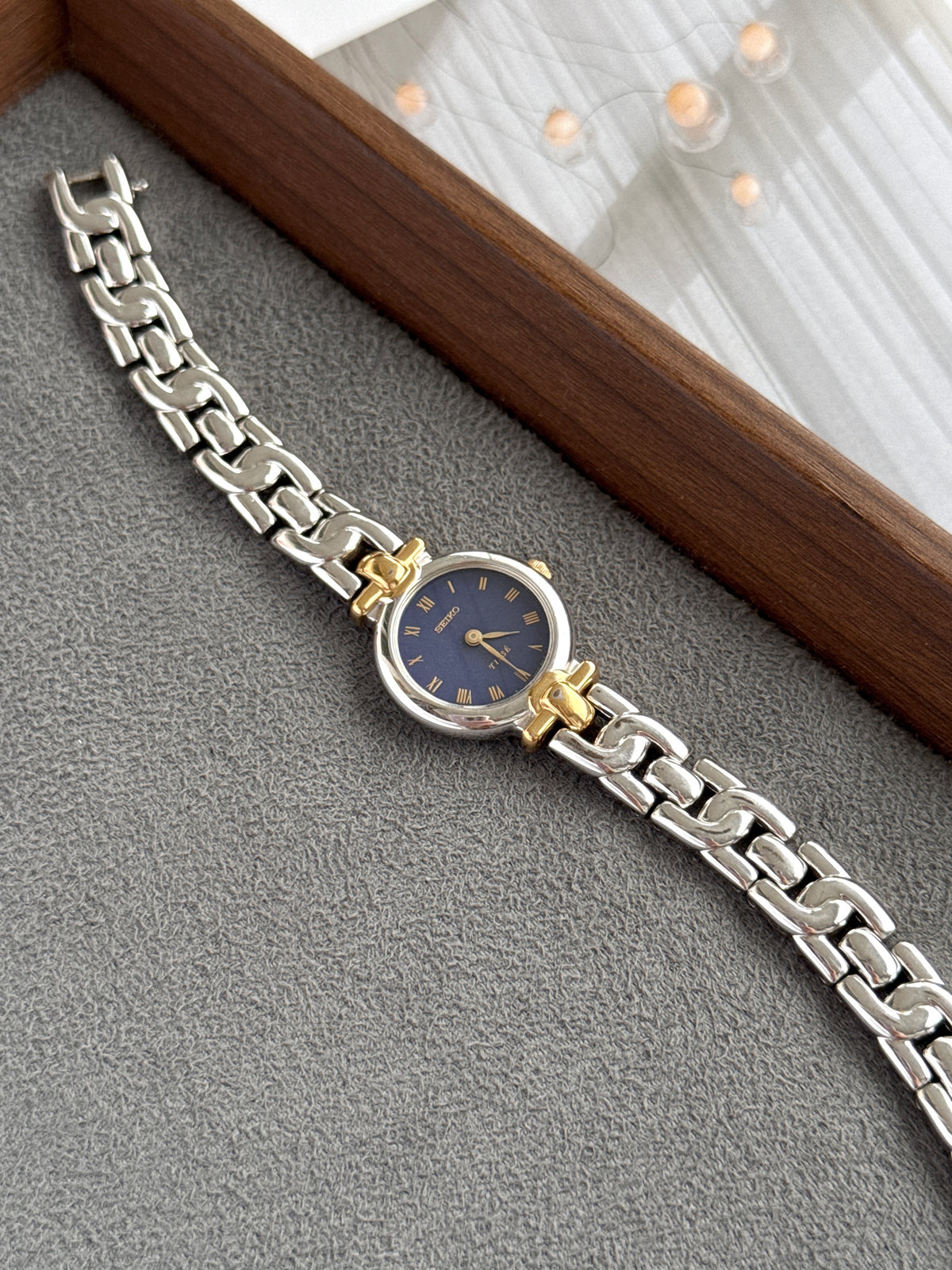 Vintage 1992 Seiko Tissé Blue Roman Dial with Convex Glass