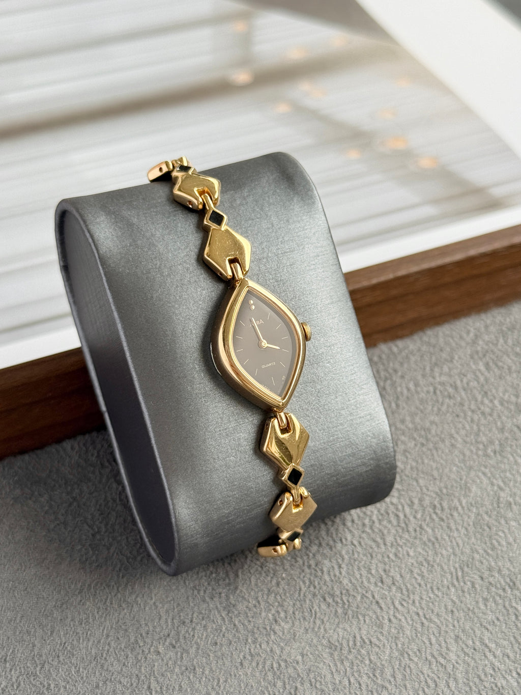 Rare Vintage 1990s ALBA by Seiko Gold Toned ‘Black Diamond’ Bracelet
