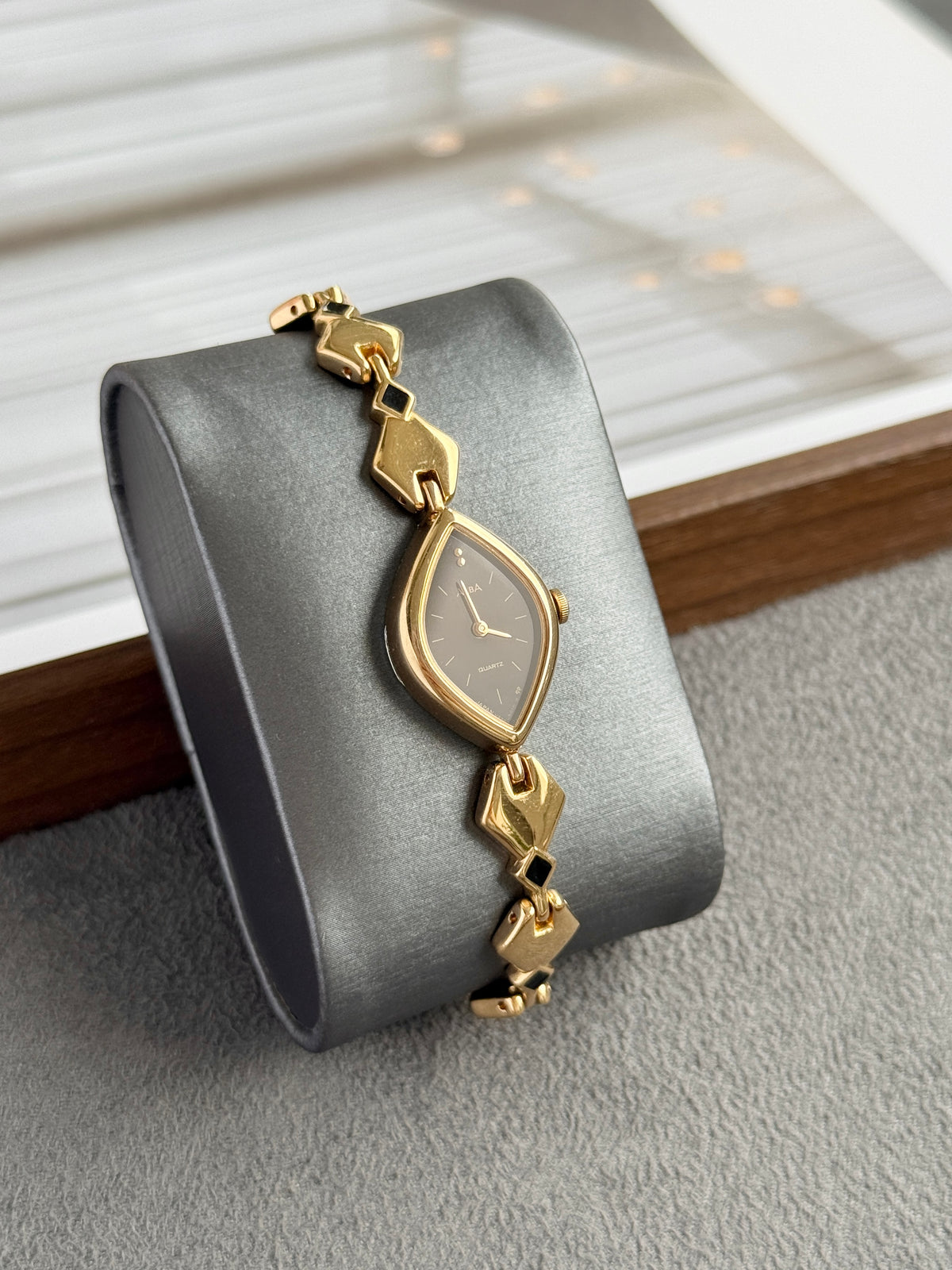 Rare Vintage 1990s ALBA by Seiko Gold Toned ‘Black Diamond’ Bracelet
