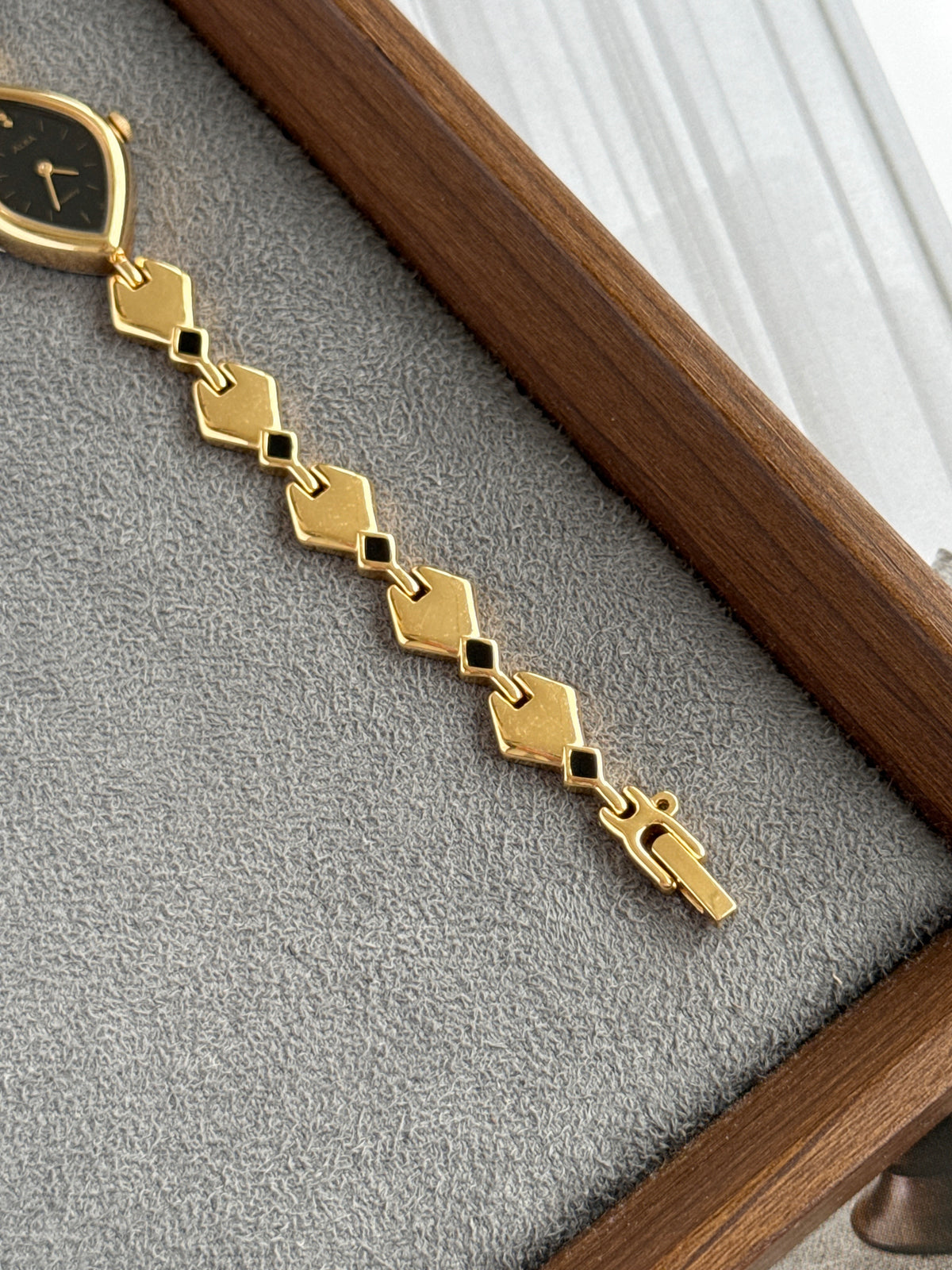 Rare Vintage 1990s ALBA by Seiko Gold Toned ‘Black Diamond’ Bracelet