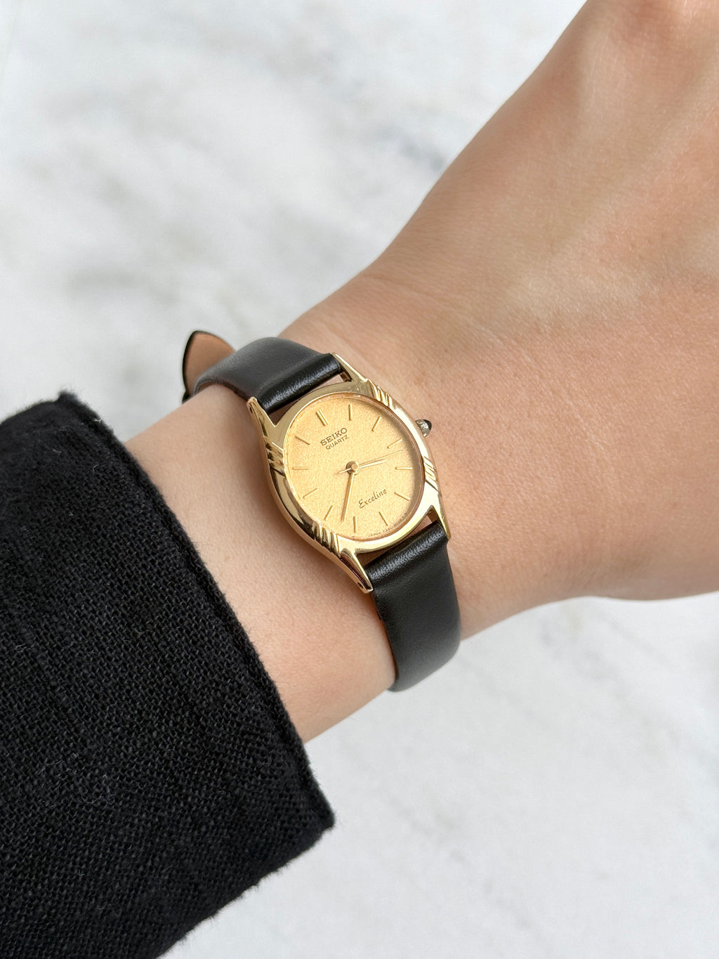 Vintage Seiko 1980s Exceline Gold-Plated Oval Gold Textured Dial