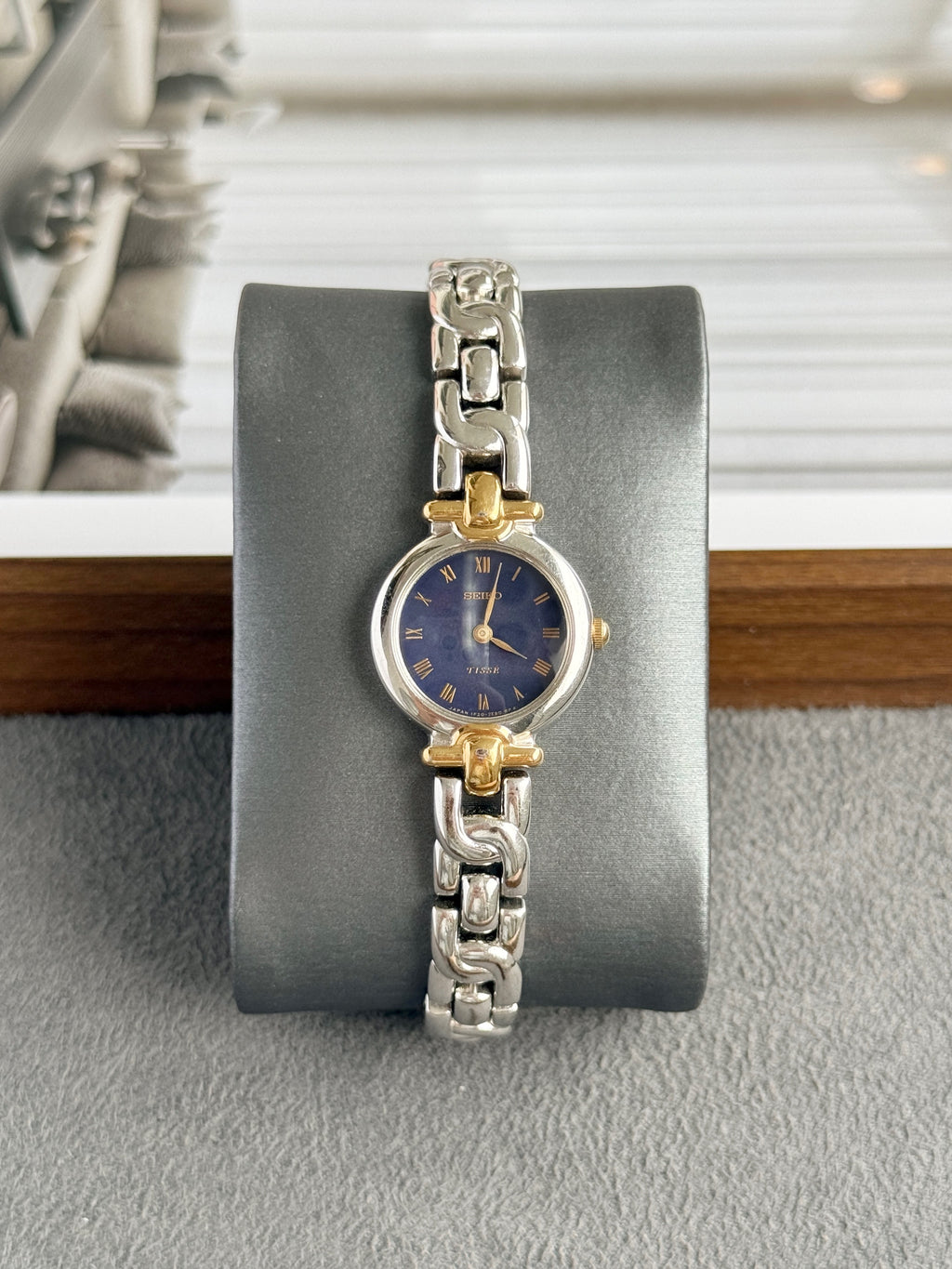 Vintage 1992 Seiko Tissé Blue Roman Dial with Convex Glass