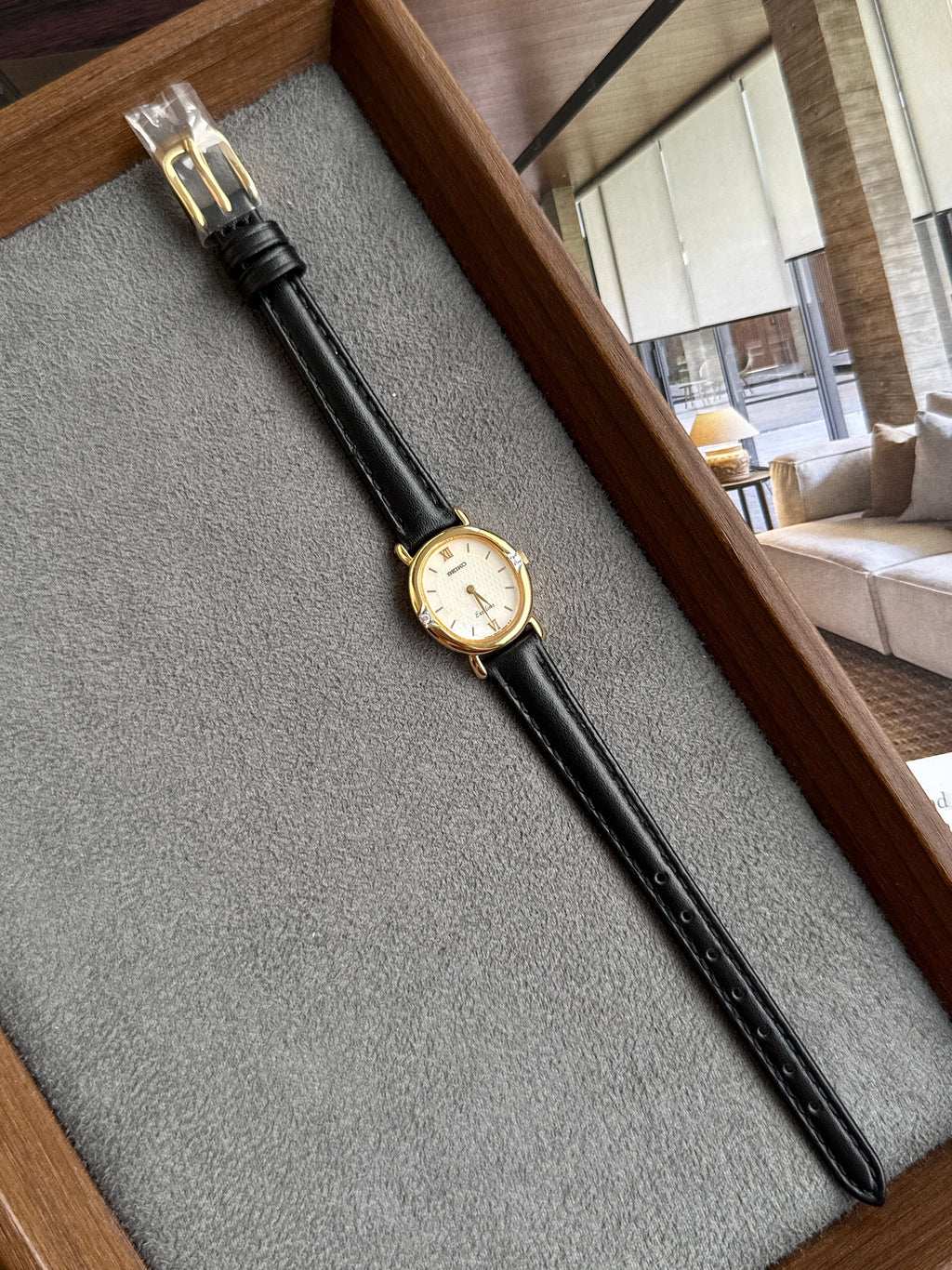 Rare Vintage 1990-2000s Seiko Exceline Mother-of-pearl Oval Dial with Diamonds