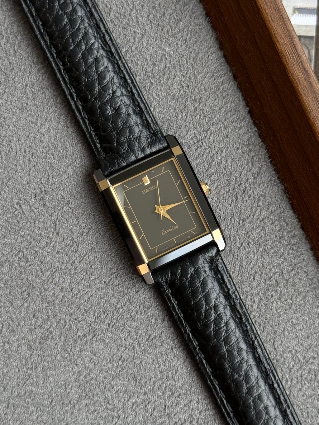 Rare Vintage 1985 Seiko Exceline Ceramic Case All-Black Tank