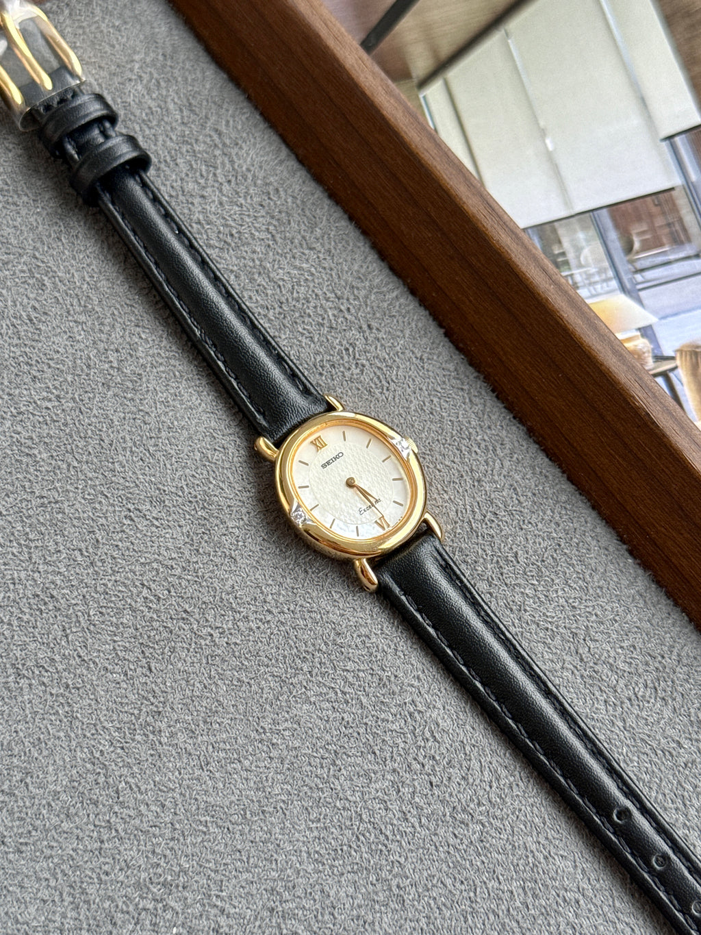 Rare Vintage 1990-2000s Seiko Exceline Mother-of-pearl Oval Dial with Diamonds